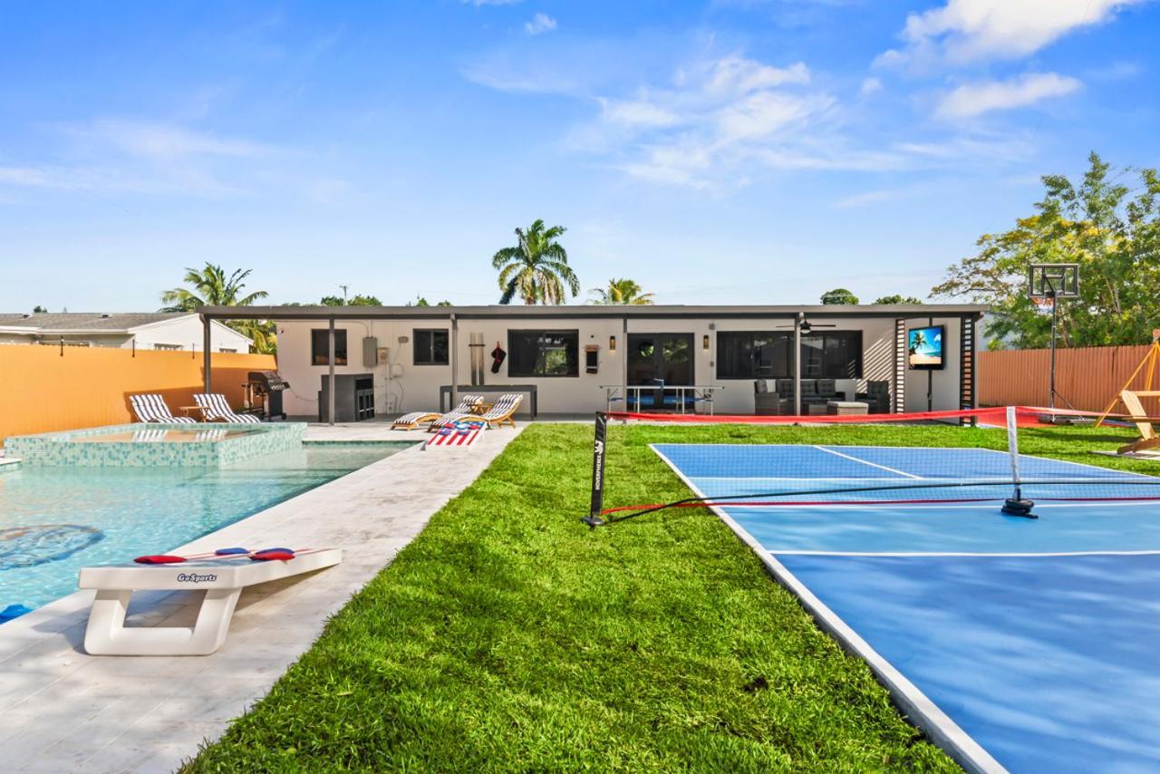 Luxury Getaway With Retreat Heated Pool And Jacuzzi L31 Holiday home *